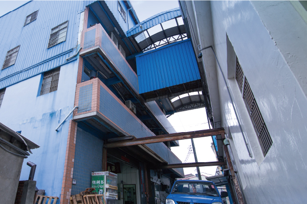 Established company CHAIN HEADWAY MACHINE TOOLS and focused on the domestic market.